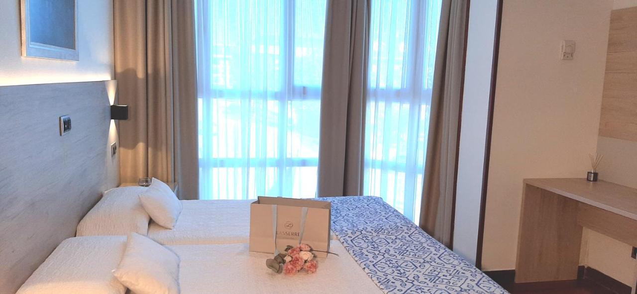 Hotel Nueva Plaza มาลีอันโย ภายนอก รูปภาพ