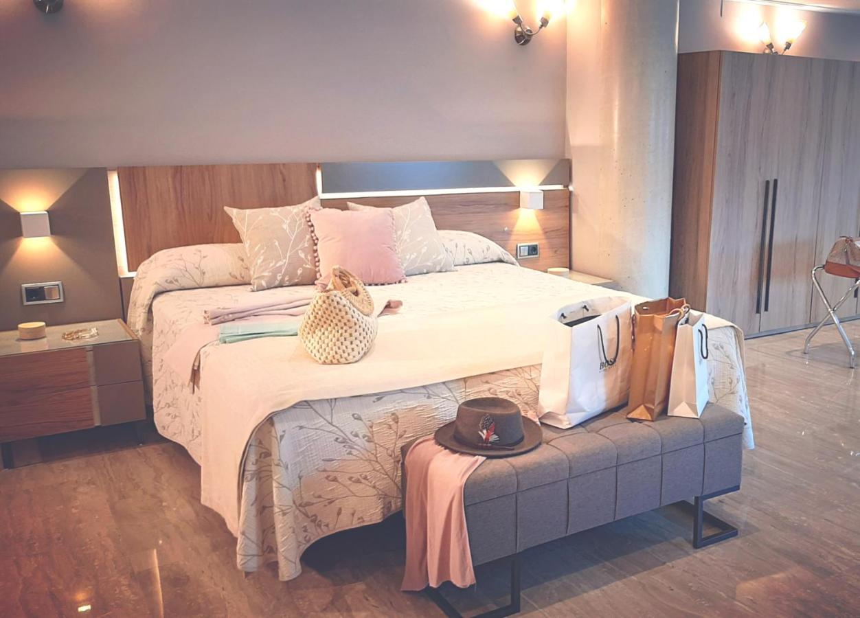 Hotel Nueva Plaza มาลีอันโย ภายนอก รูปภาพ