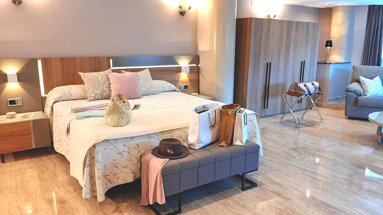 Hotel Nueva Plaza มาลีอันโย ภายนอก รูปภาพ