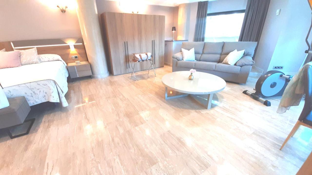 Hotel Nueva Plaza มาลีอันโย ภายนอก รูปภาพ