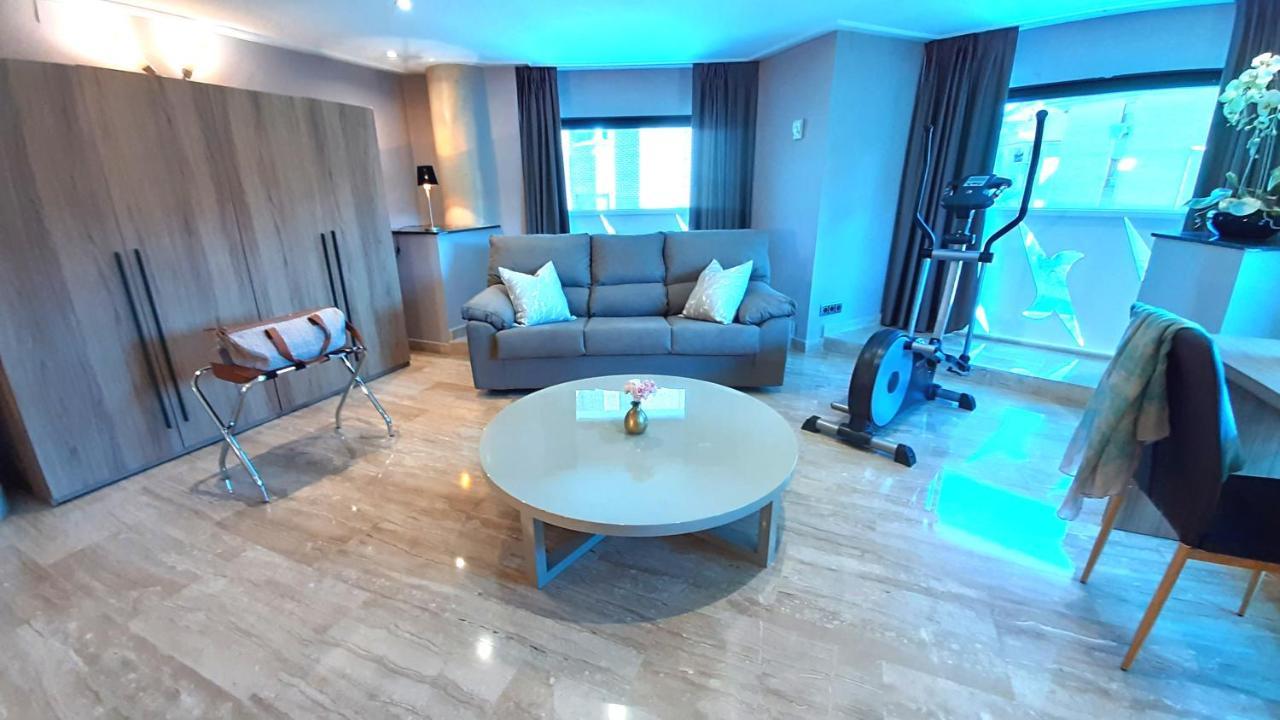Hotel Nueva Plaza มาลีอันโย ภายนอก รูปภาพ