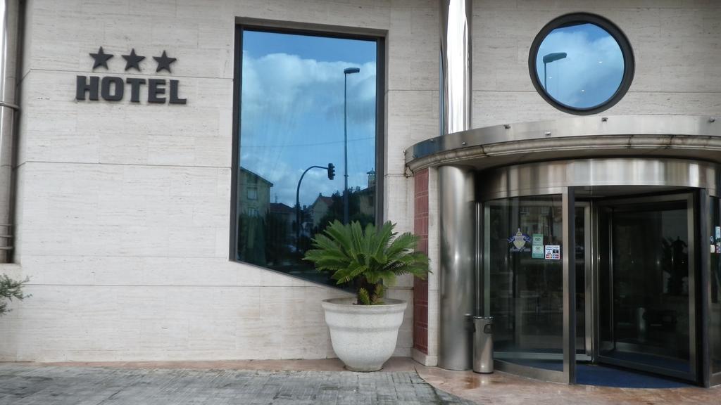 Hotel Nueva Plaza มาลีอันโย ภายนอก รูปภาพ