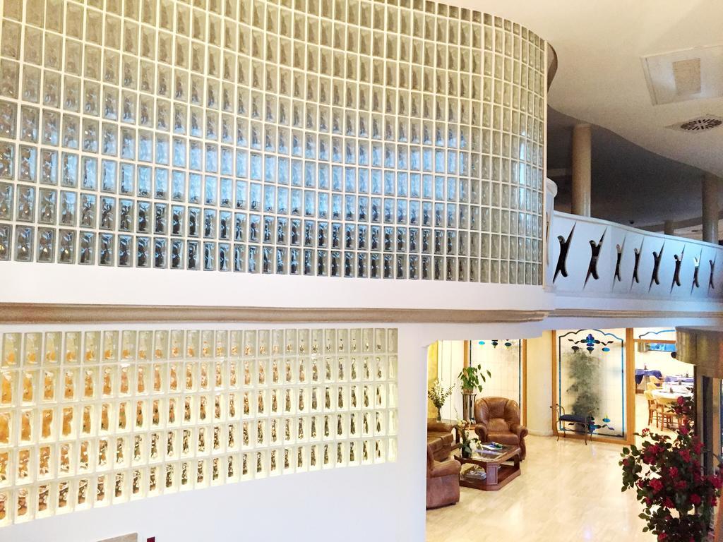 Hotel Nueva Plaza มาลีอันโย ภายนอก รูปภาพ